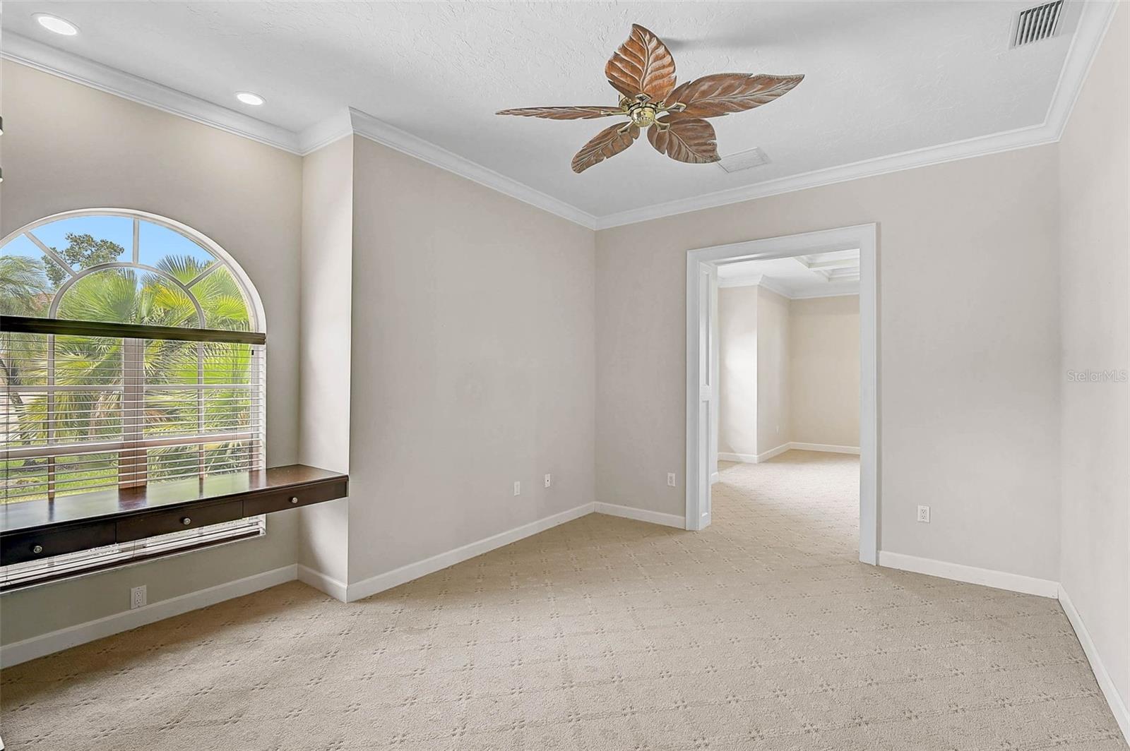 Image 19 of 51 For 852 Macewen Drive