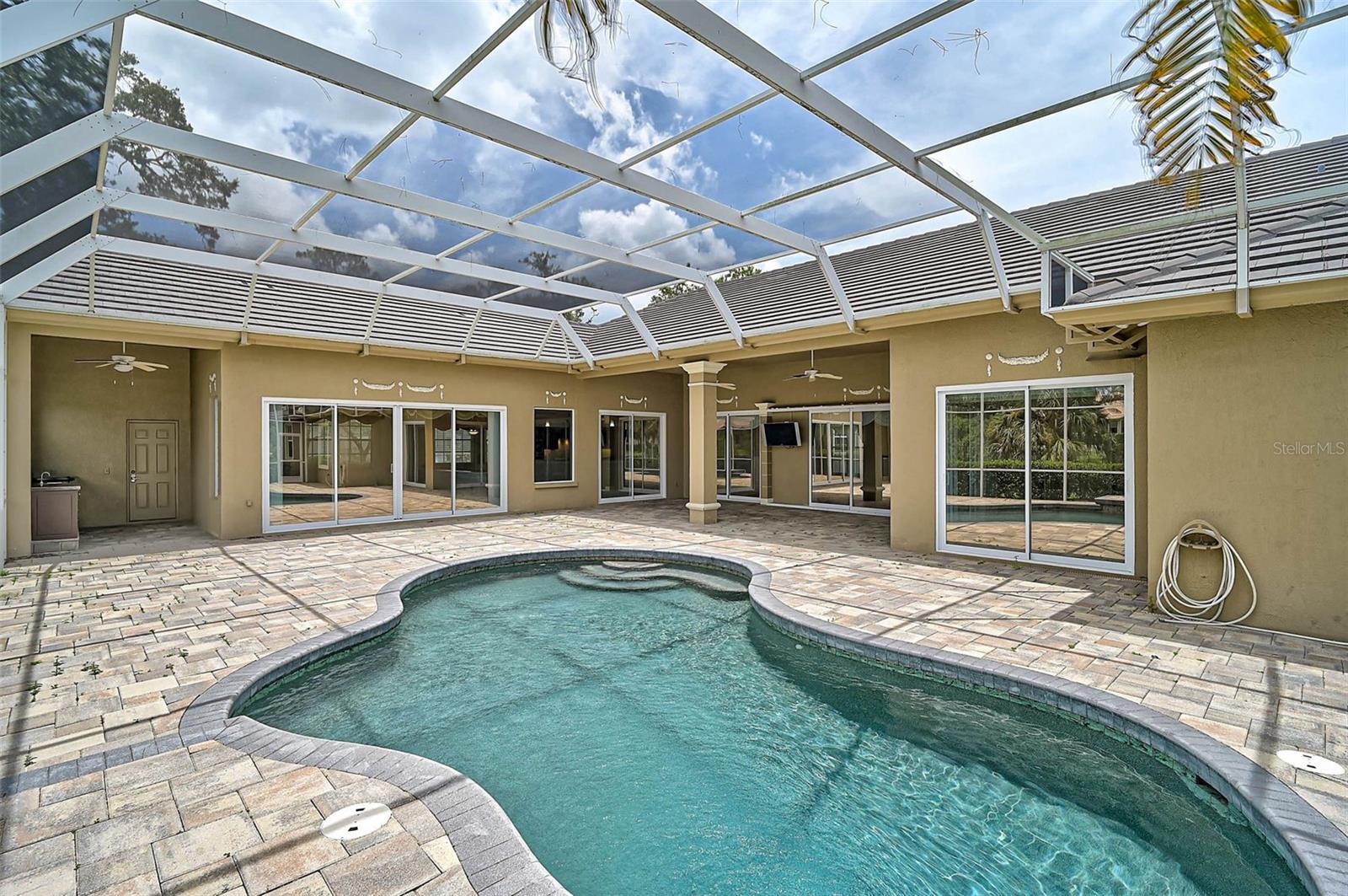 Image 2 of 51 For 852 Macewen Drive