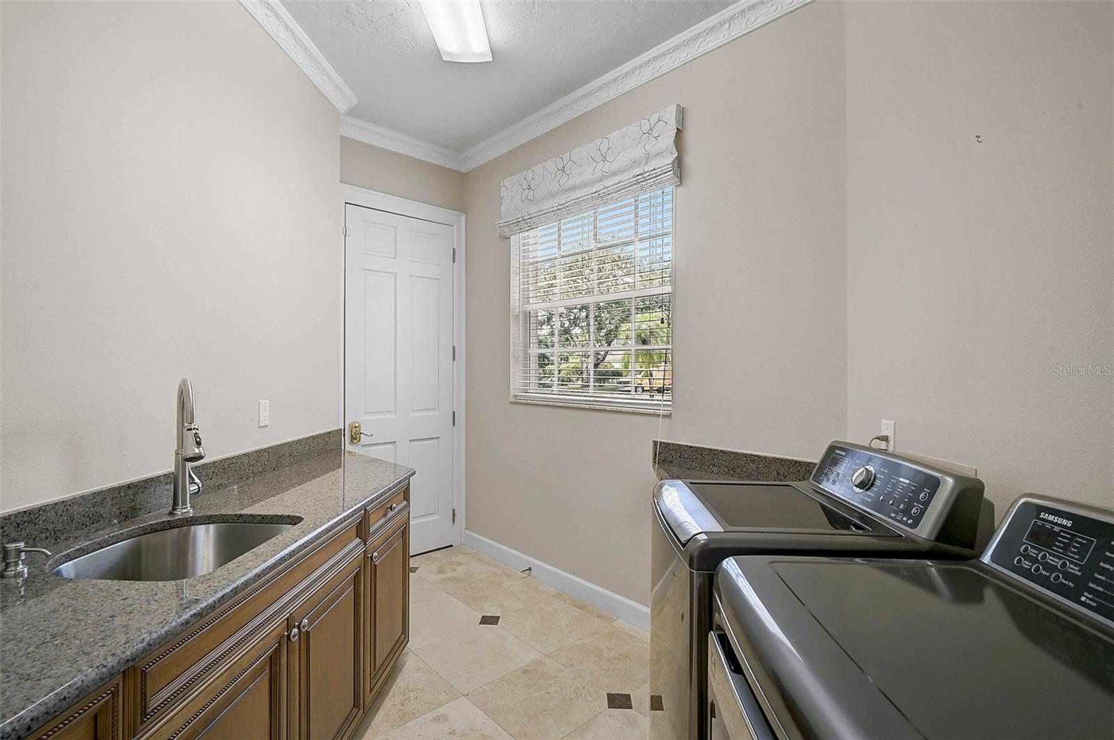 Image 38 of 51 For 852 Macewen Drive