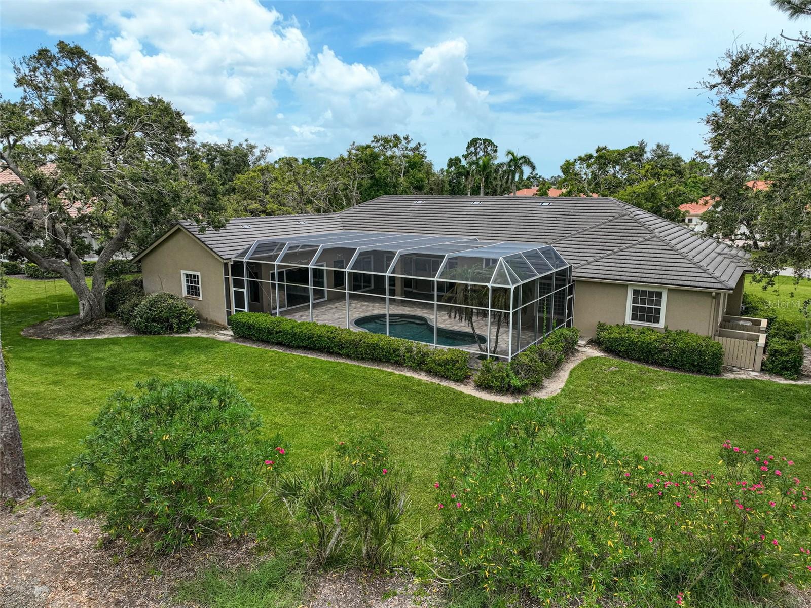 Image 4 of 51 For 852 Macewen Drive