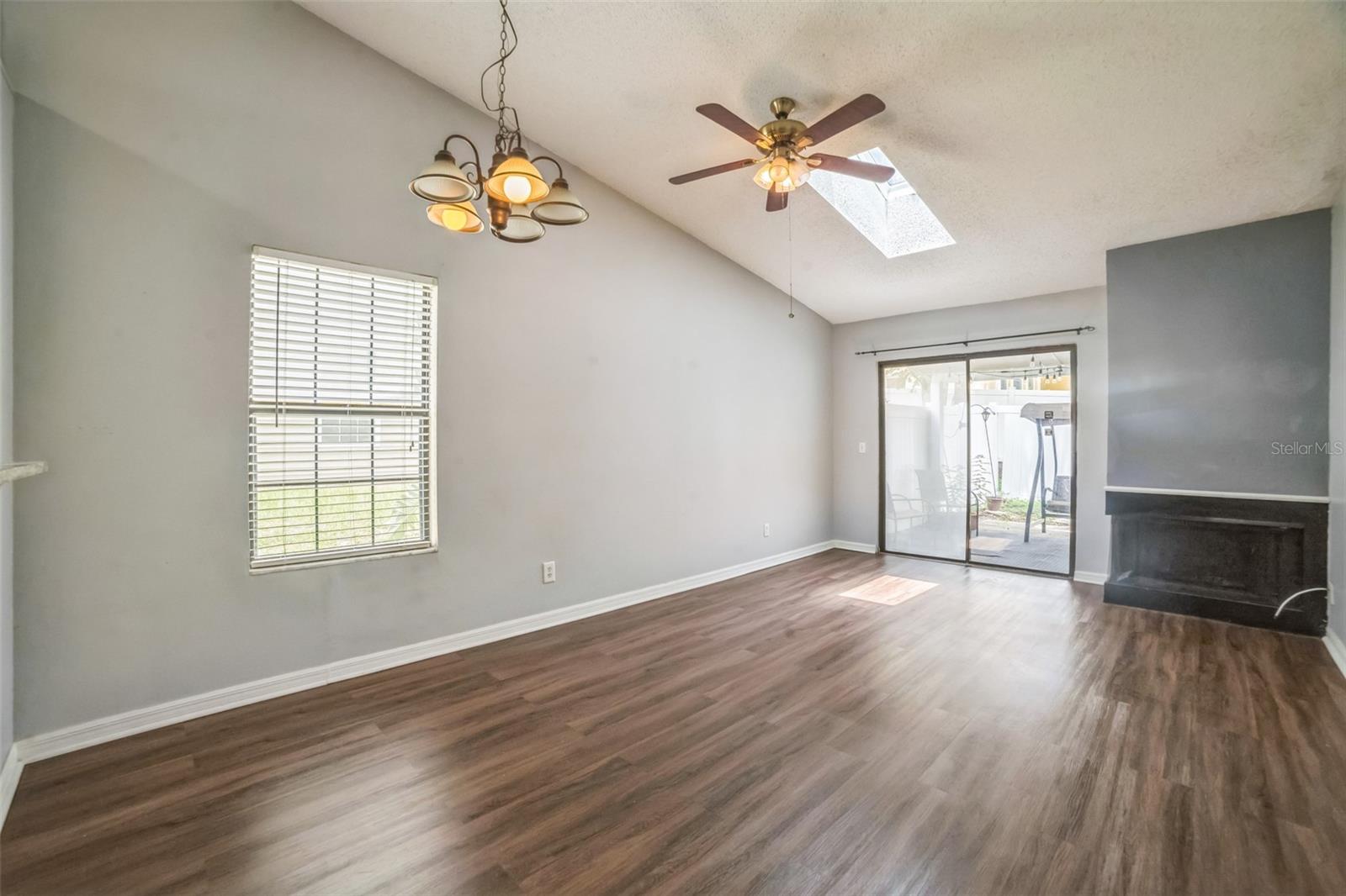 Image 4 of 22 For 121 Hidden Arbor Court