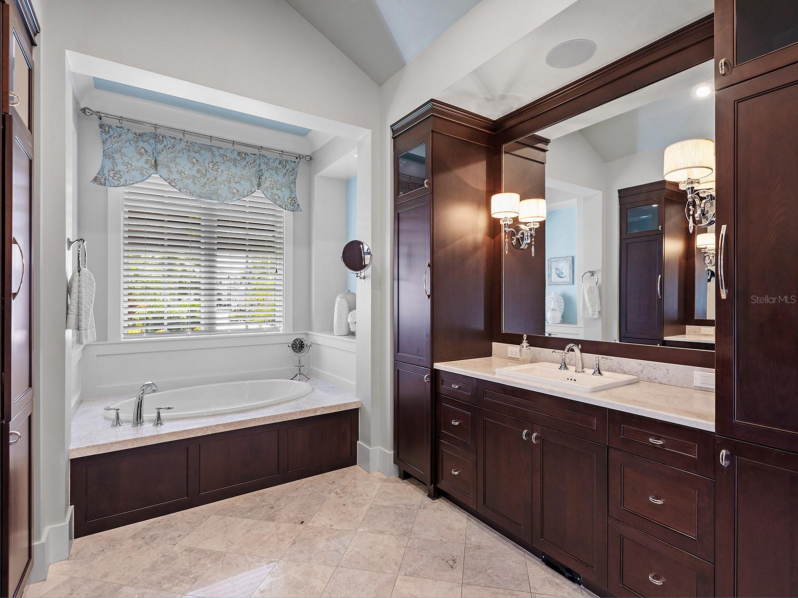 Listing photo id 40 for 16336 Daysailor Trail