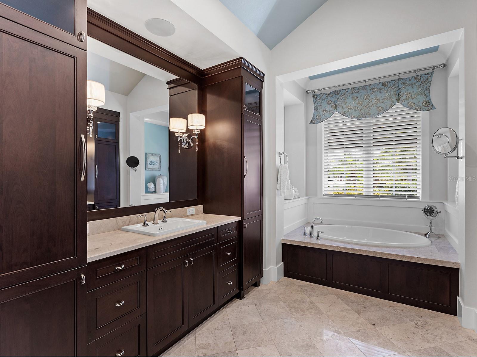 Listing photo id 43 for 16336 Daysailor Trail