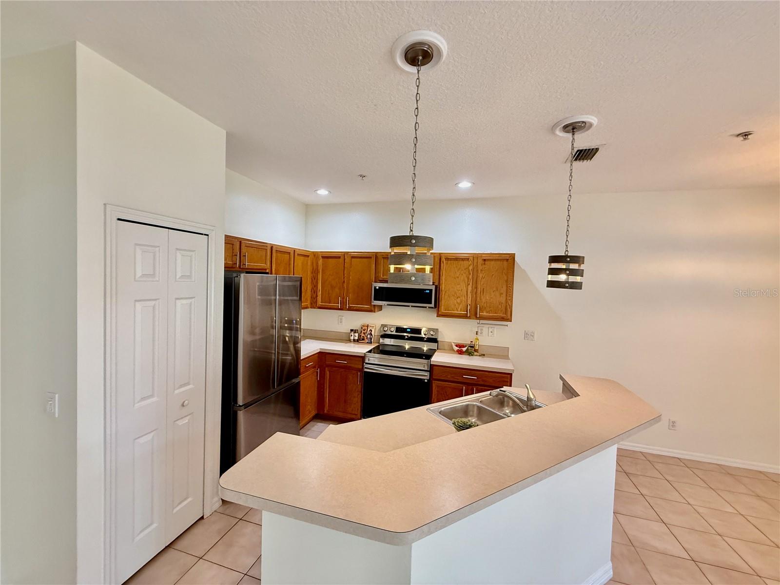 Image 4 of 19 For 4106 Crabtree Avenue