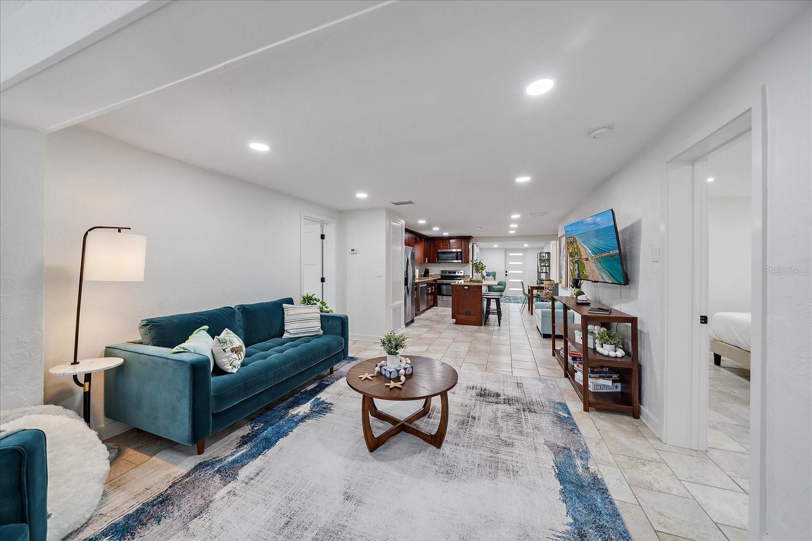 Image 17 of 54 For 2054 Roselawn Street