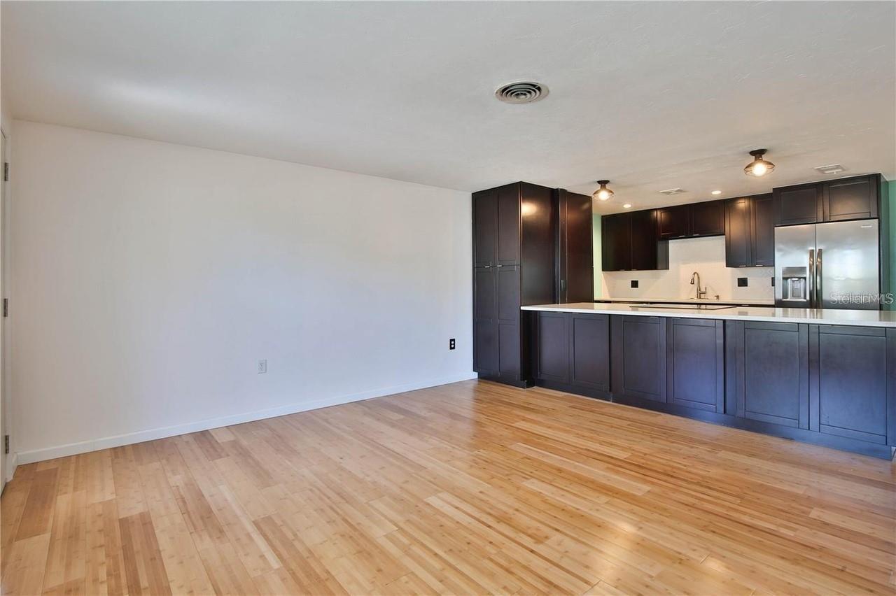 Image 4 of 26 For 7355 Cass Circle