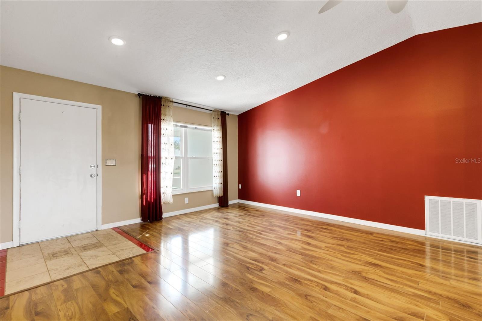Image 7 of 75 For 3995 Lakewood Avenue