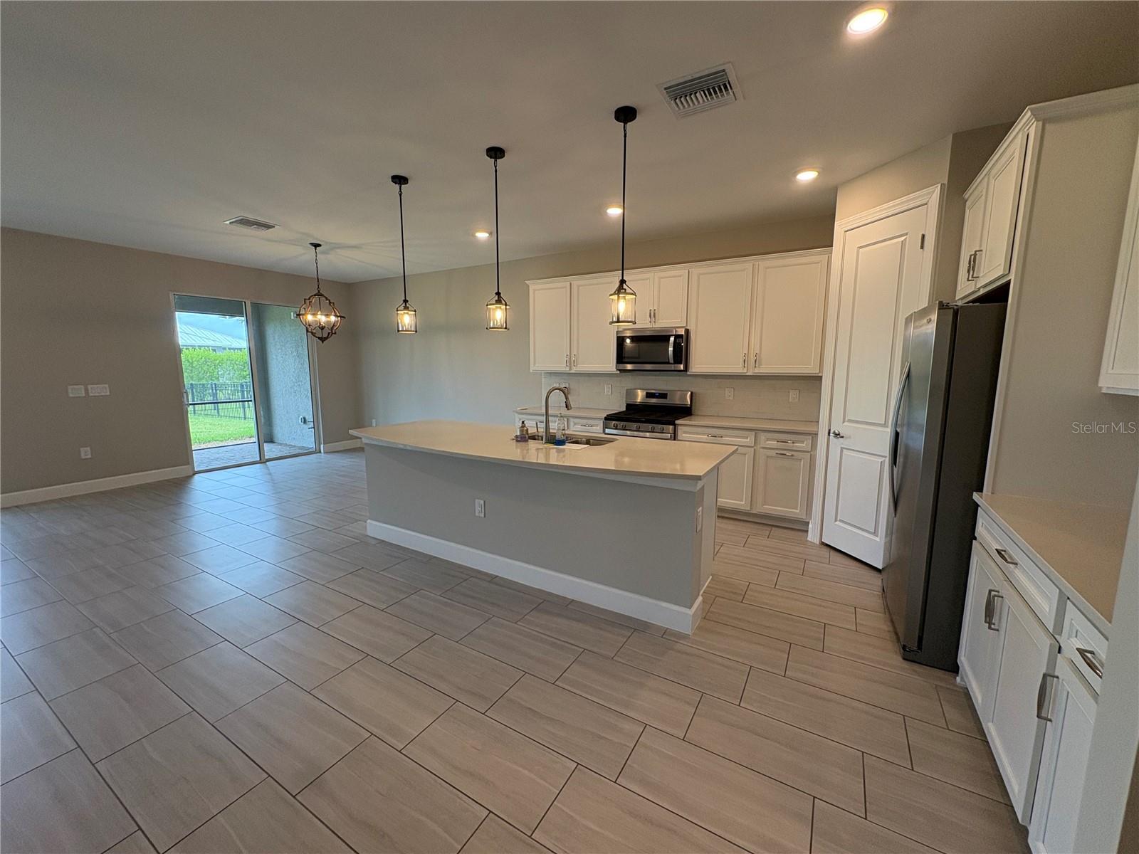 Image 8 of 31 For 17769 Silverspur Drive
