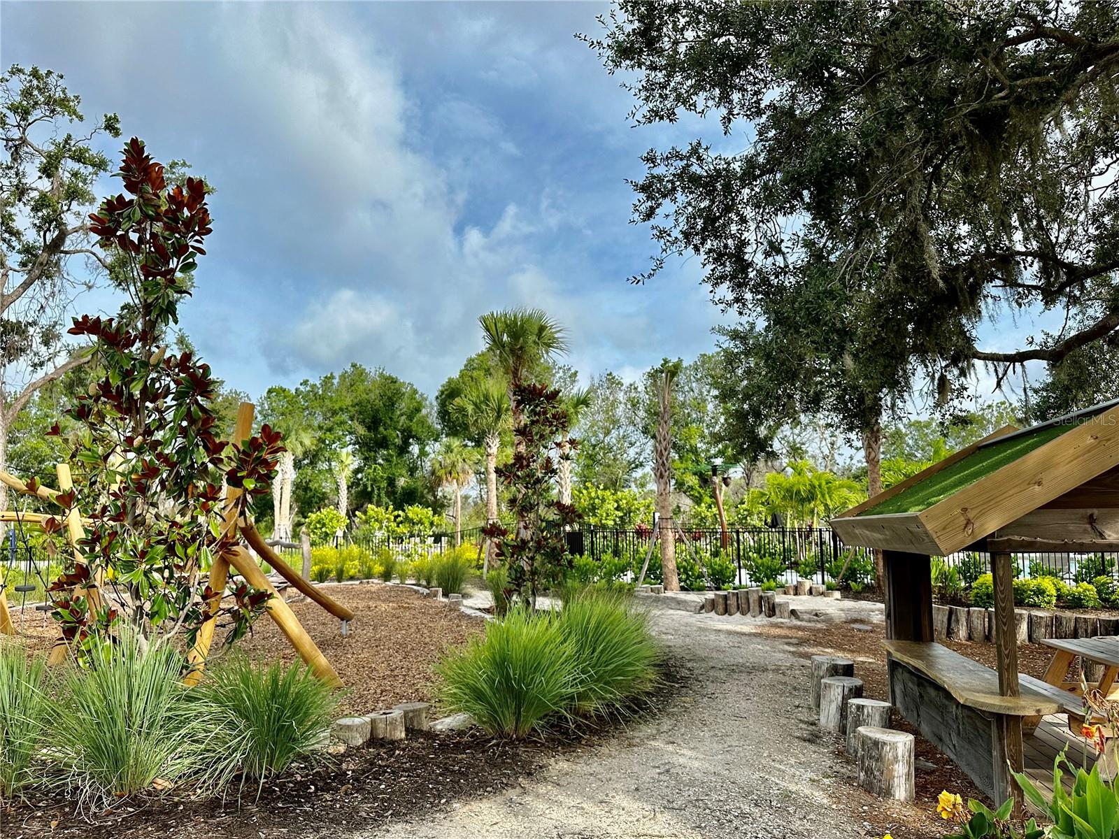 Image 35 of 47 For 15125 Shady Palms Lane