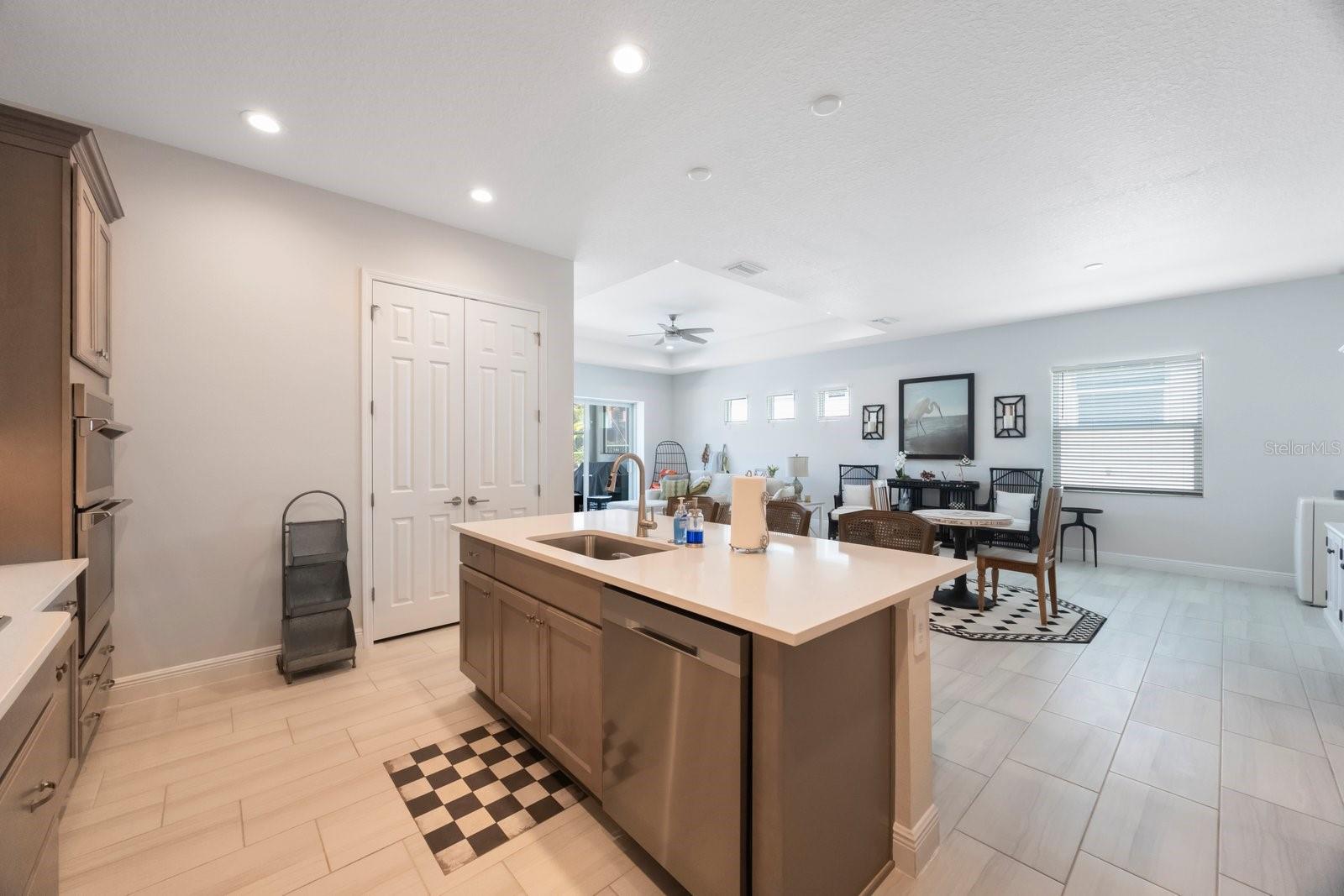 Image 17 of 44 For 5504 Title Row Drive