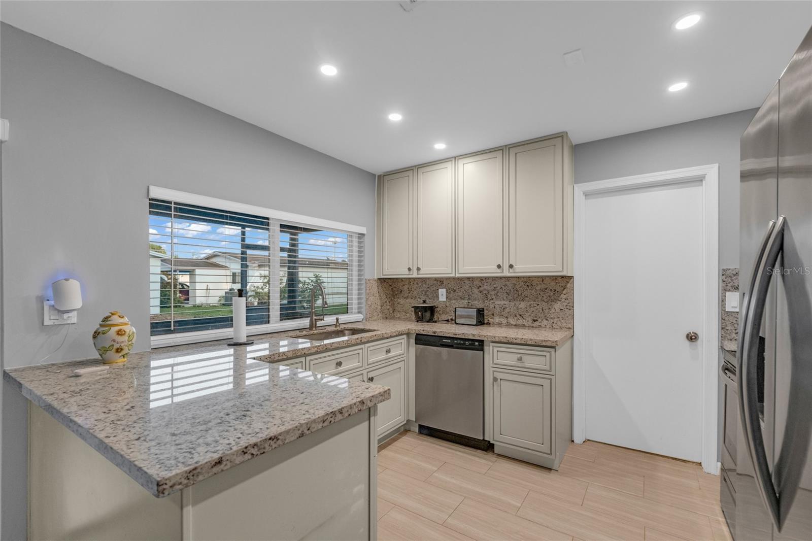 Image 8 of 27 For 980 69th Avenue