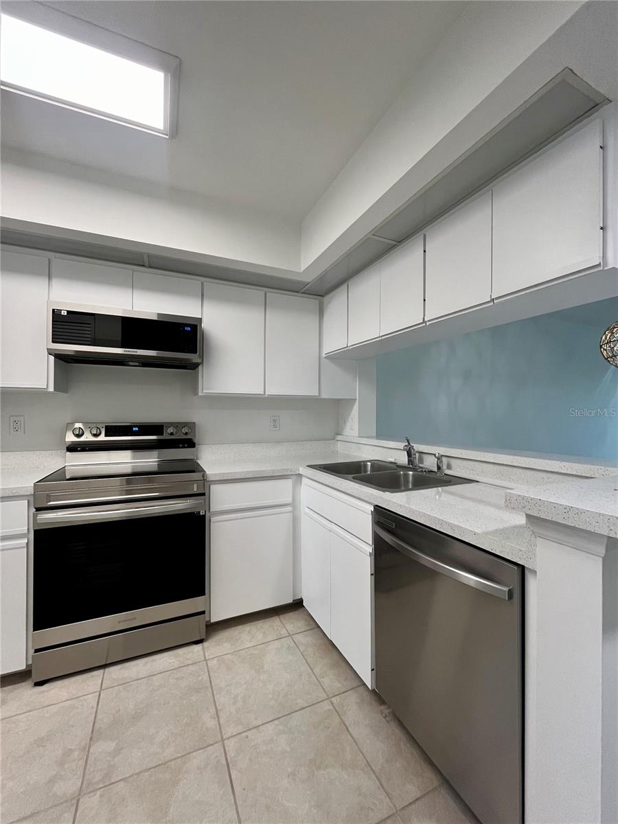 Image 5 of 21 For 431 Cerromar Lane 347
