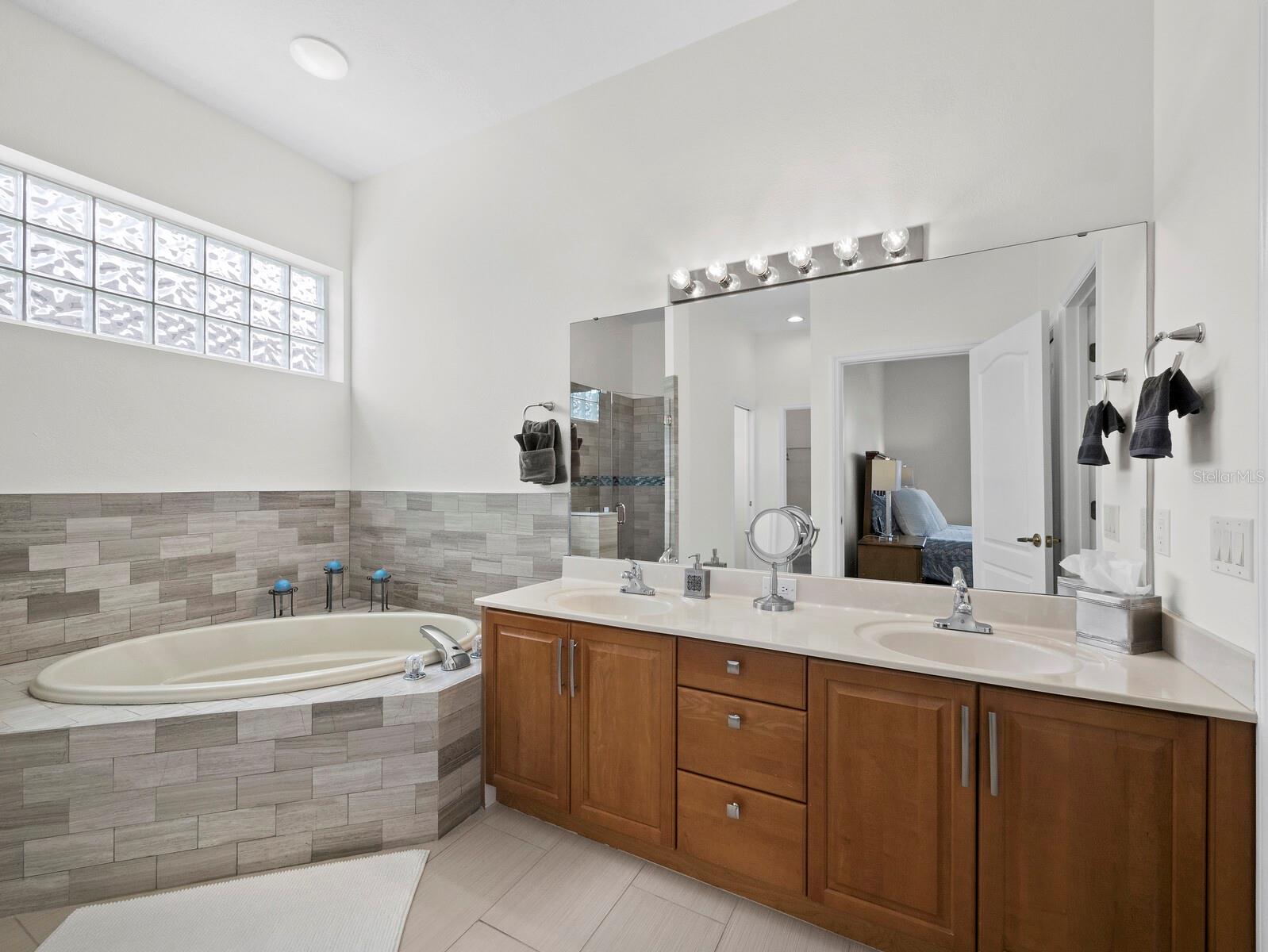 Image 32 of 68 For 9492 Forest Hills Circle