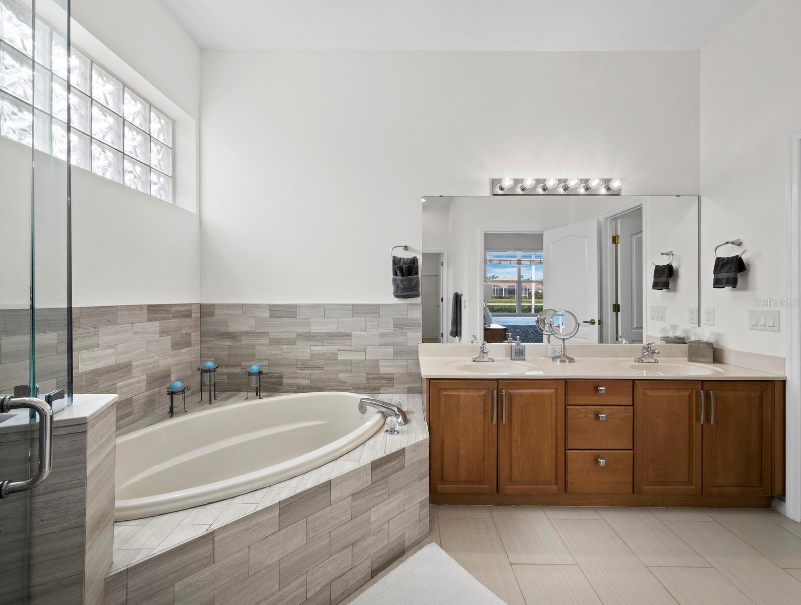 Image 34 of 68 For 9492 Forest Hills Circle