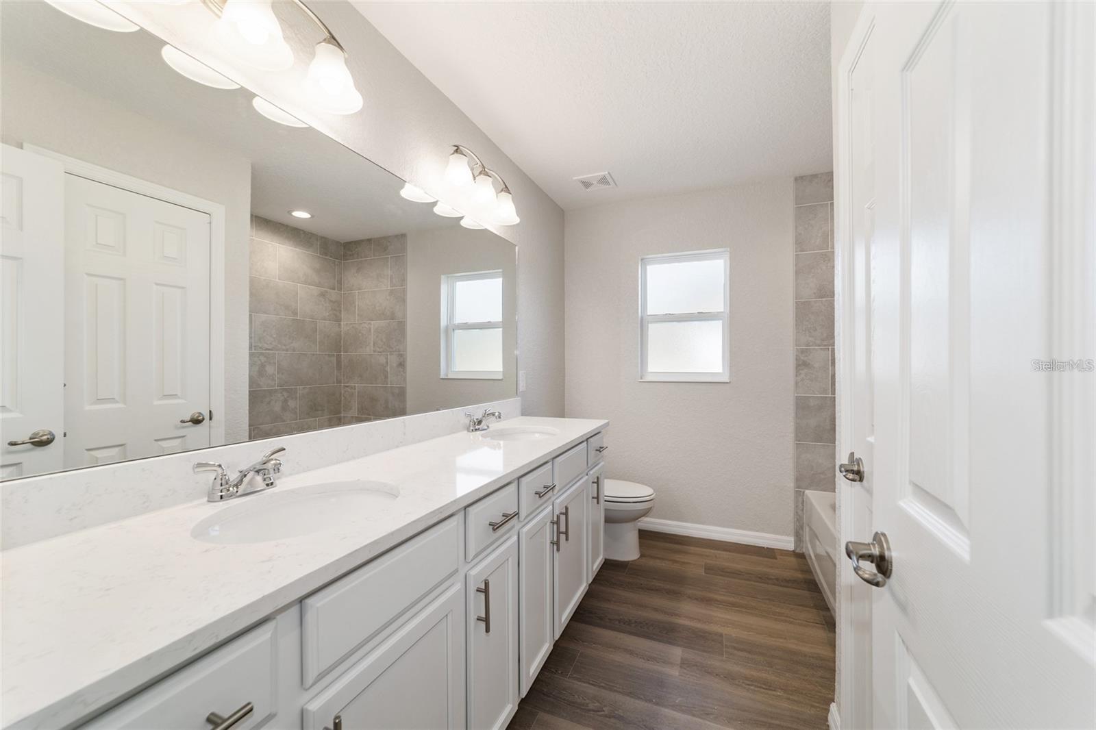 Image 11 of 14 For 6126 207 Avenue