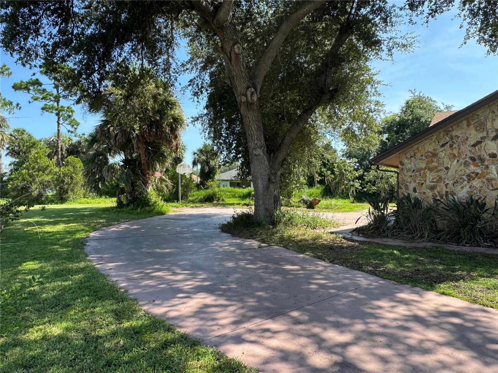 Image 15 of 15 For 411 San Felix Street