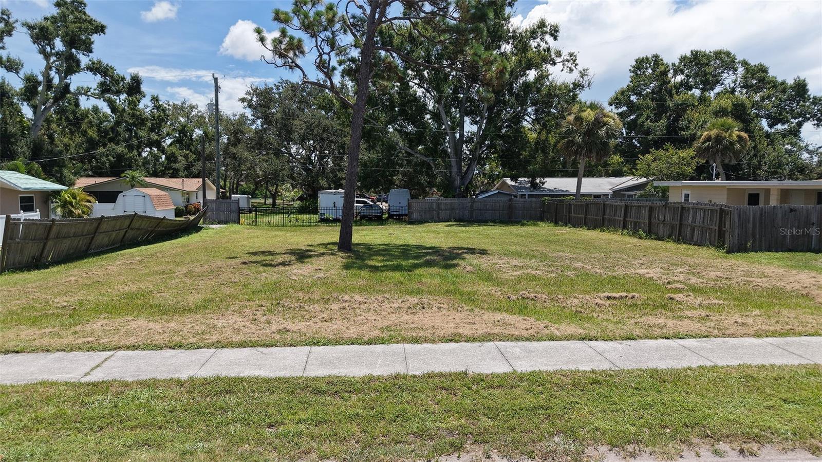 Image 2 of 31 For Valencia Road