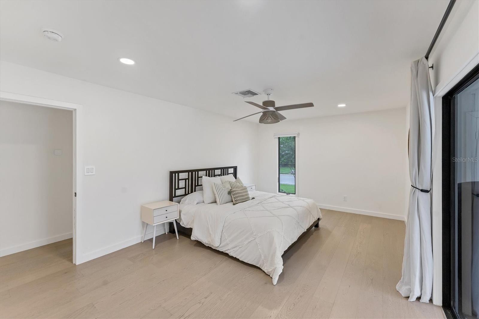 Image 20 of 41 For 3804 Bayside Court