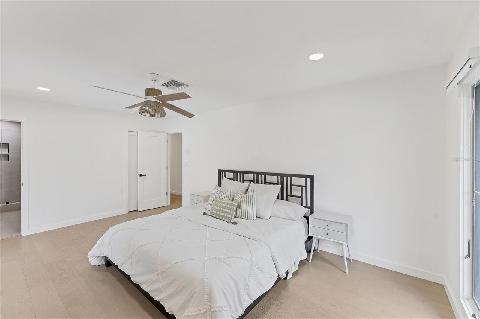 Image 21 of 41 For 3804 Bayside Court