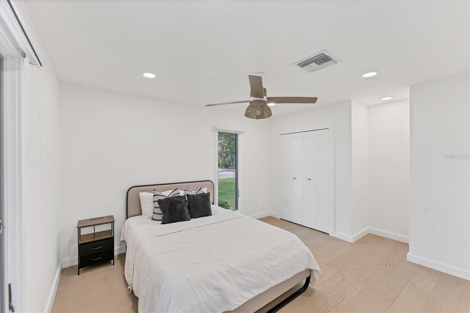 Image 24 of 41 For 3804 Bayside Court