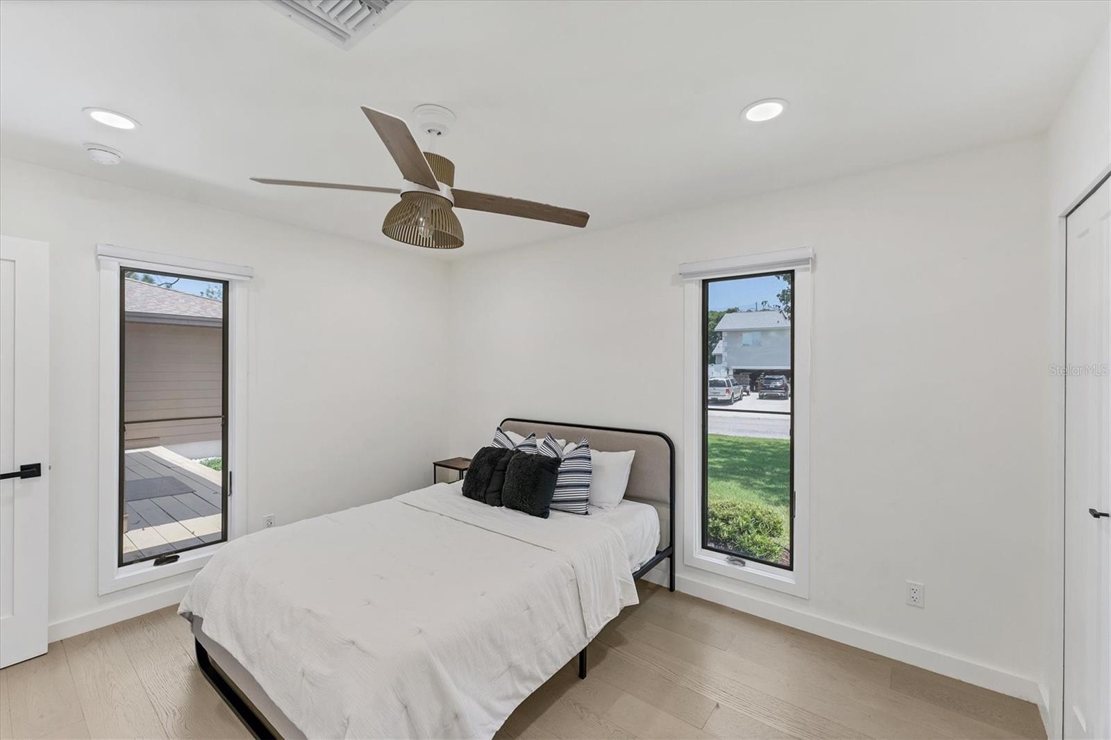 Image 25 of 41 For 3804 Bayside Court