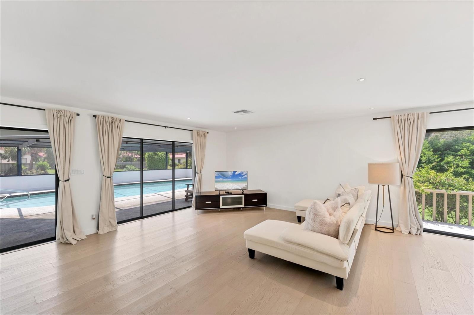 Image 7 of 41 For 3804 Bayside Court