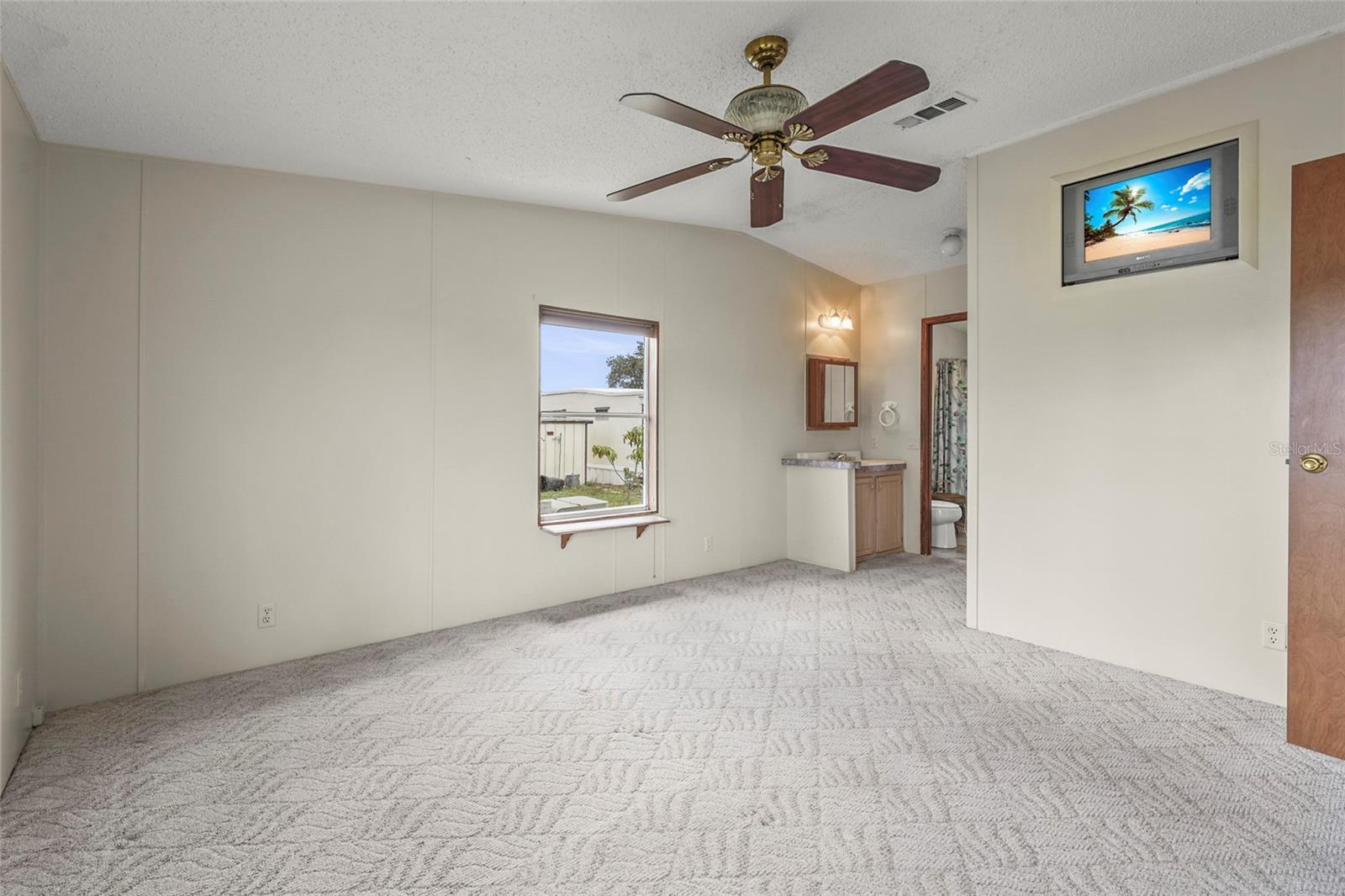 Image 27 of 54 For 420 49th Street E 48