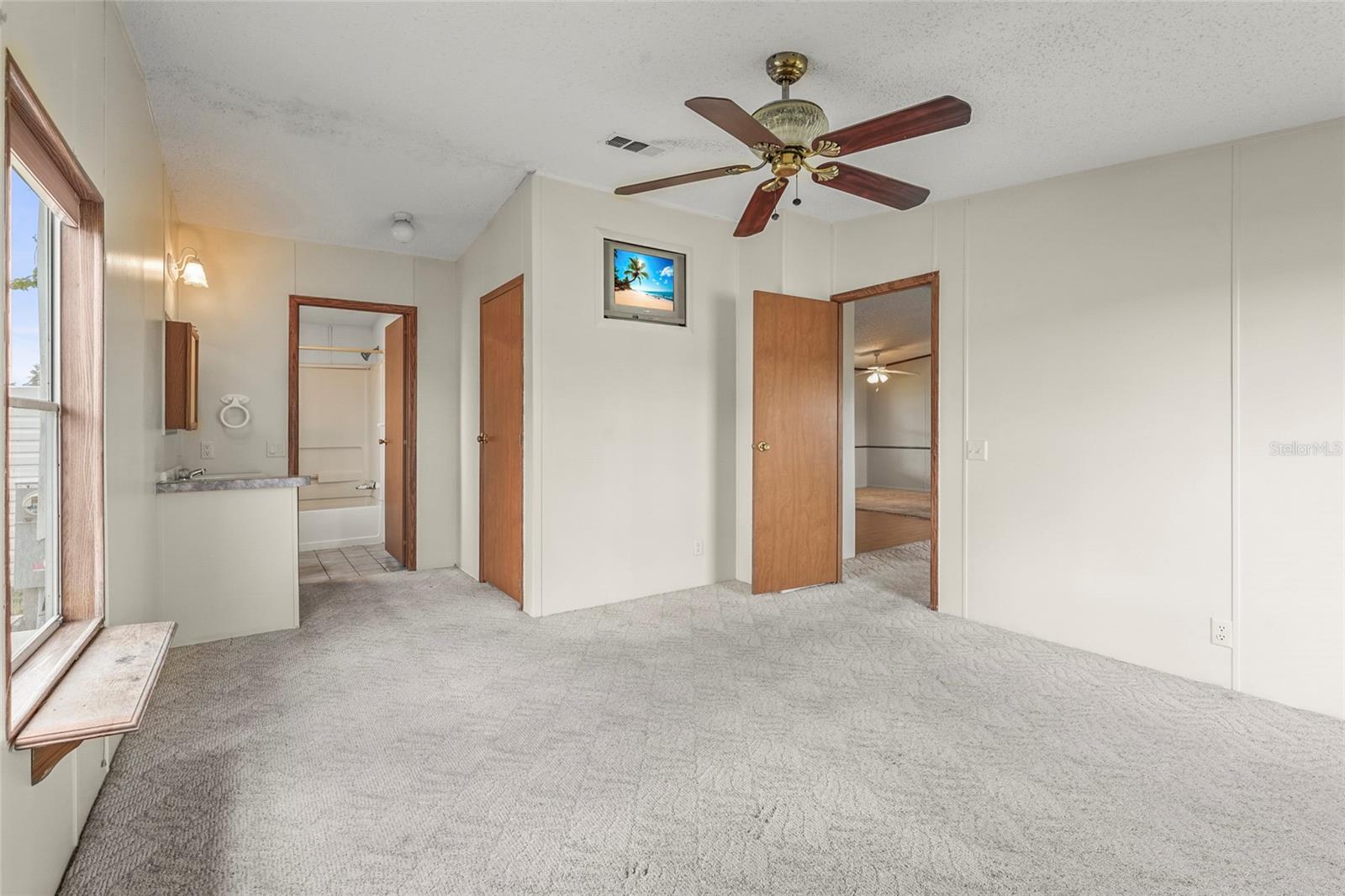 Image 28 of 54 For 420 49th Street E 48