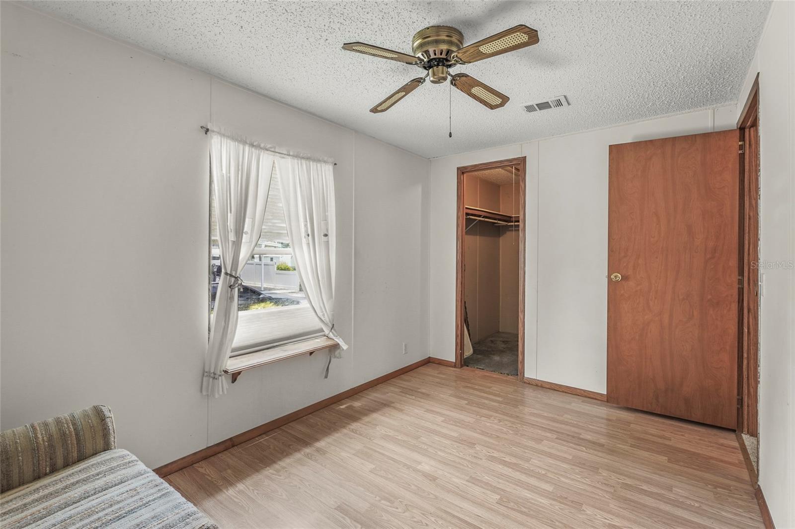 Image 37 of 54 For 420 49th Street E 48