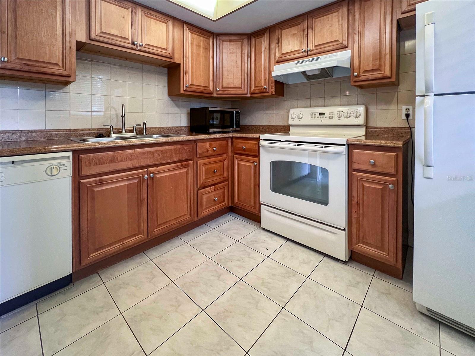 Image 6 of 33 For 3500 Beneva Road 302