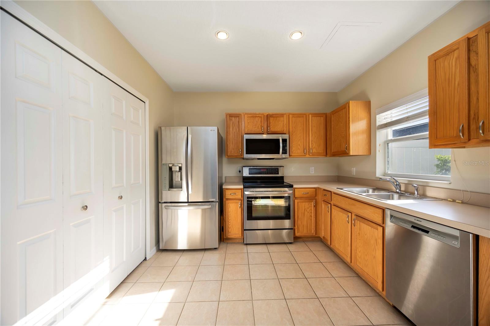Image 15 of 36 For 6235 Flagfish Ct