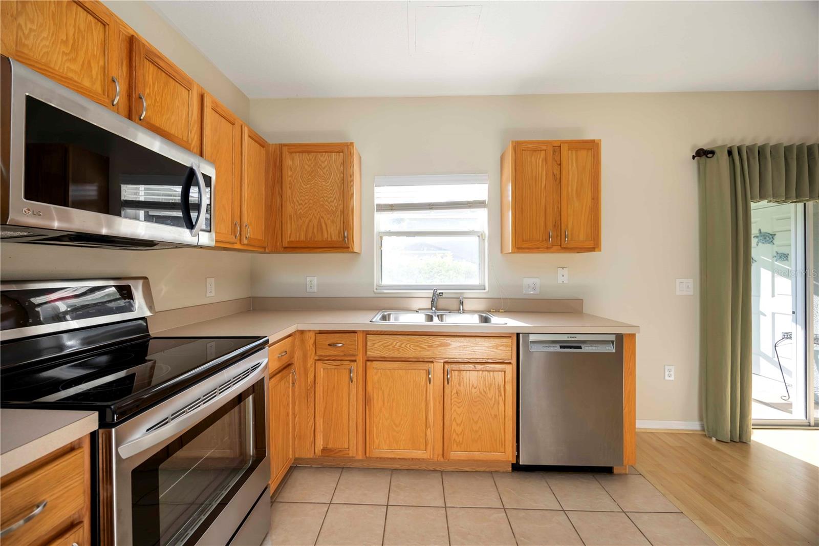 Image 16 of 36 For 6235 Flagfish Ct