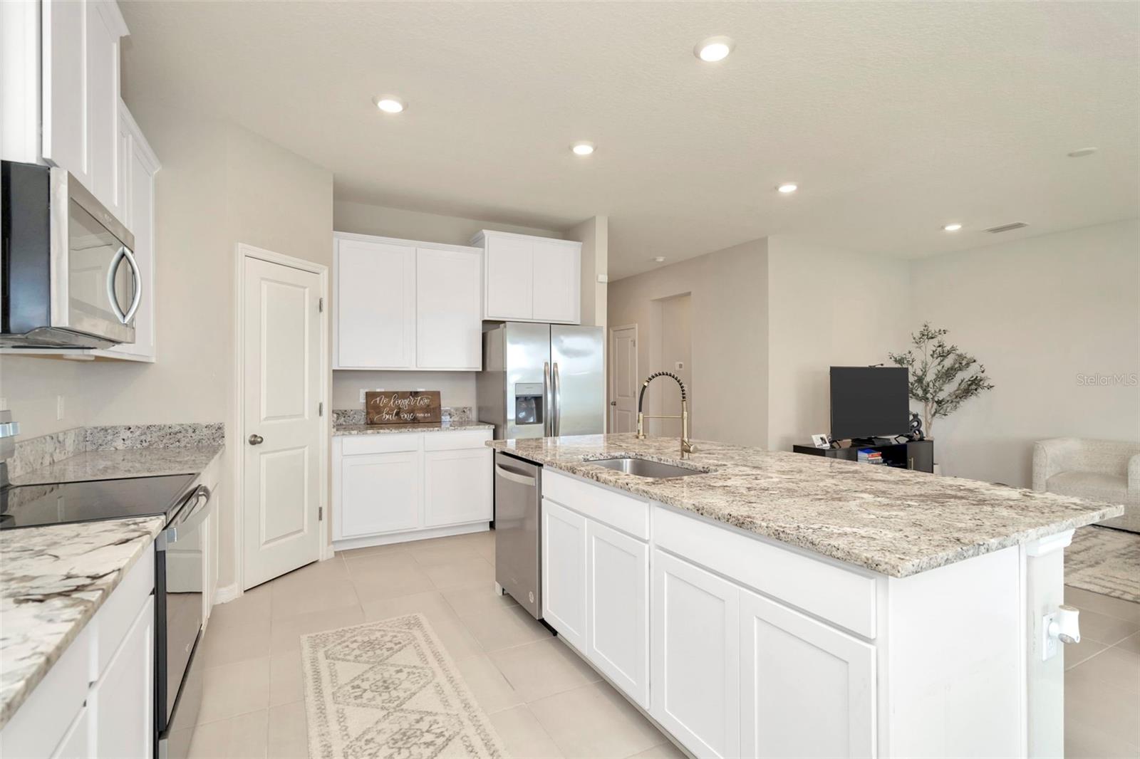Image 10 of 40 For 1505 Tropical Oasis Avenue