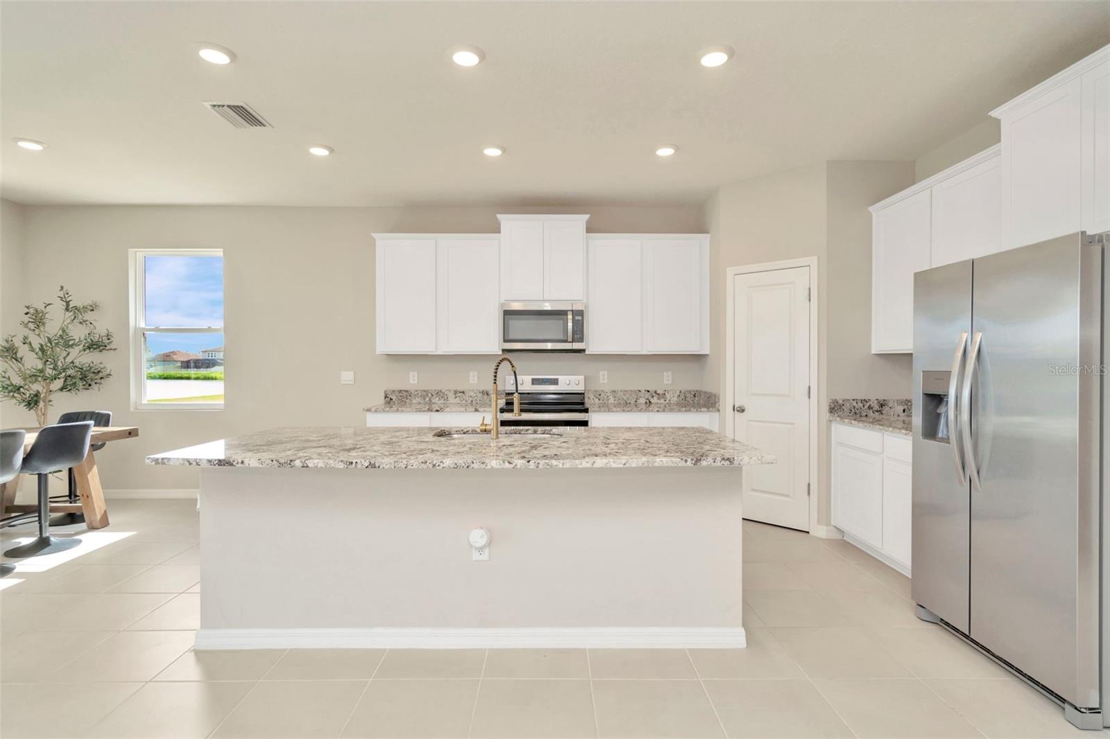 Image 11 of 40 For 1505 Tropical Oasis Avenue
