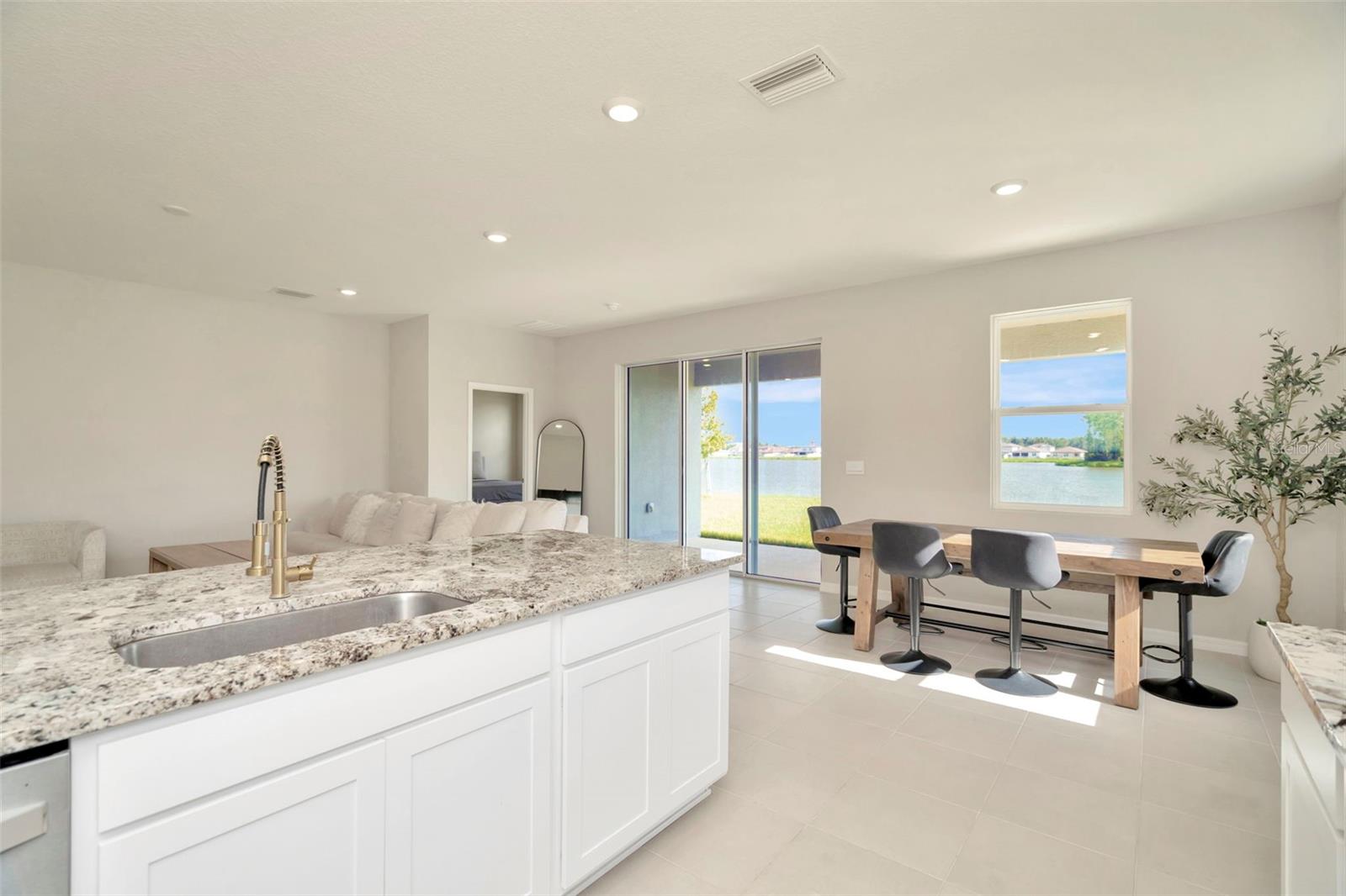 Image 12 of 40 For 1505 Tropical Oasis Avenue