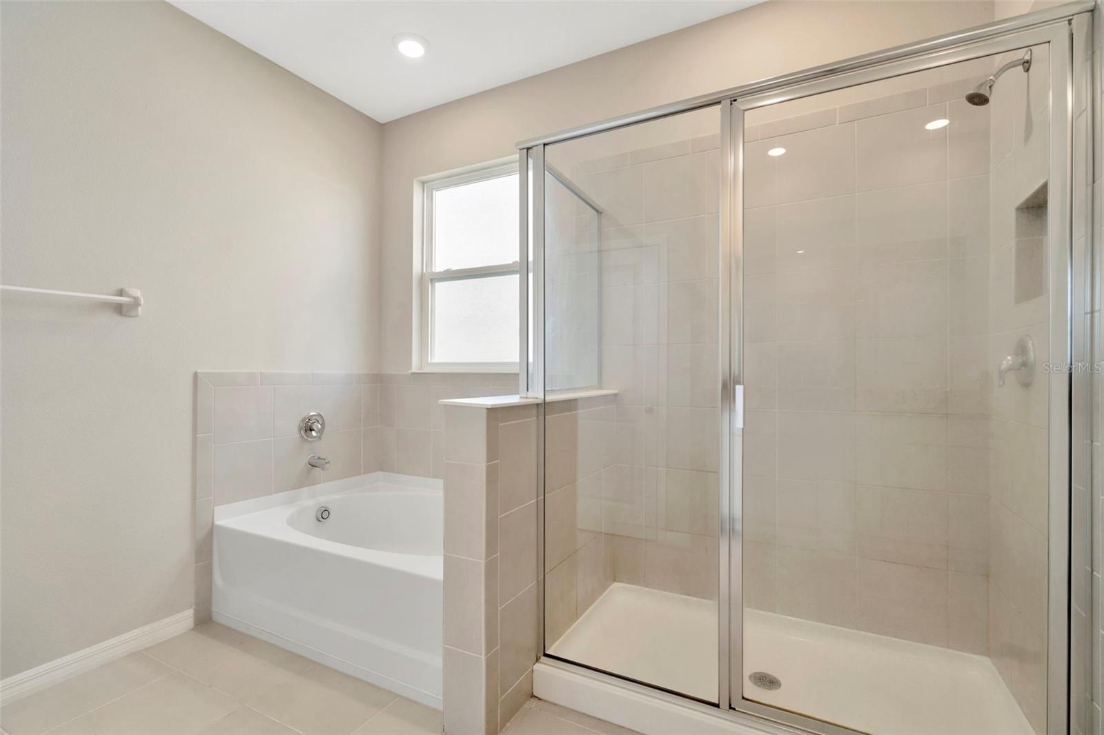 Image 19 of 40 For 1505 Tropical Oasis Avenue
