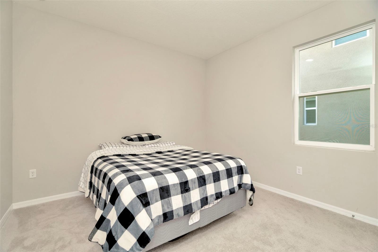 Image 21 of 40 For 1505 Tropical Oasis Avenue