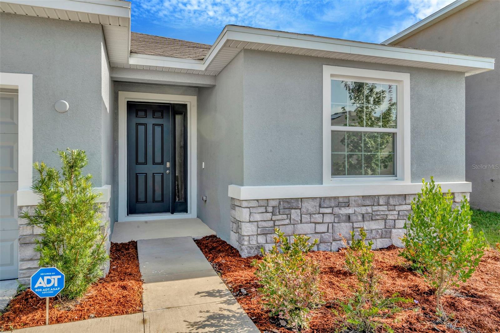 Image 3 of 40 For 1505 Tropical Oasis Avenue