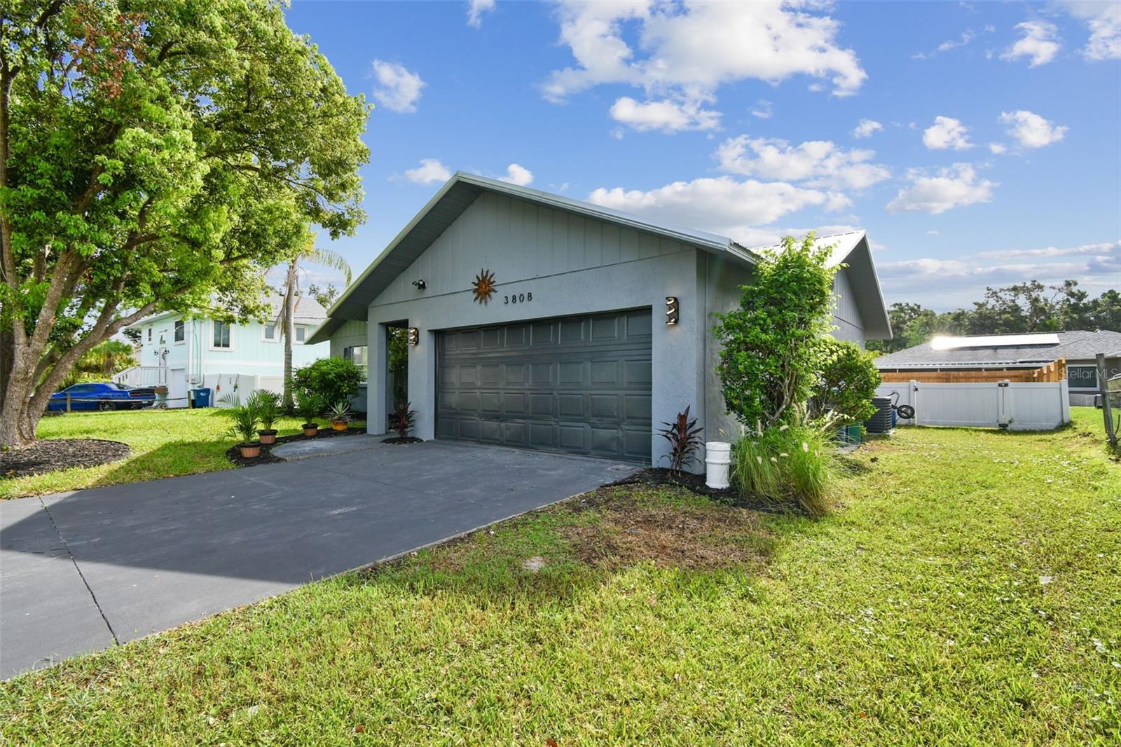 Image 3 of 54 For 3808 6th Avenue W