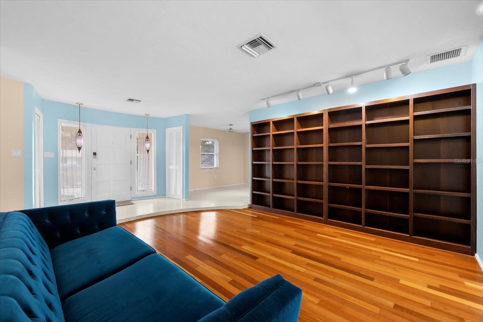 Image 10 of 94 For 2505 Croton Avenue