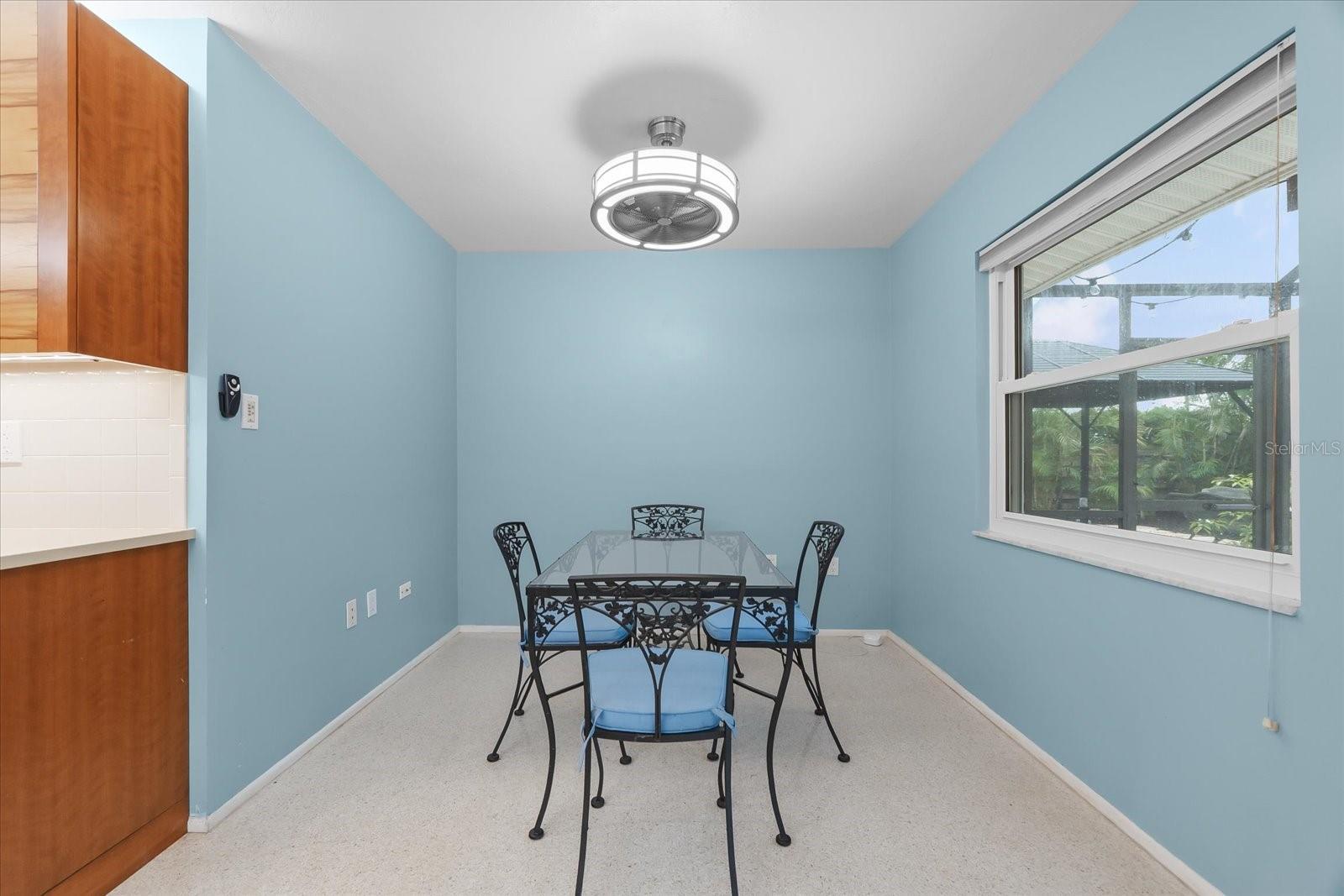 Image 11 of 94 For 2505 Croton Avenue