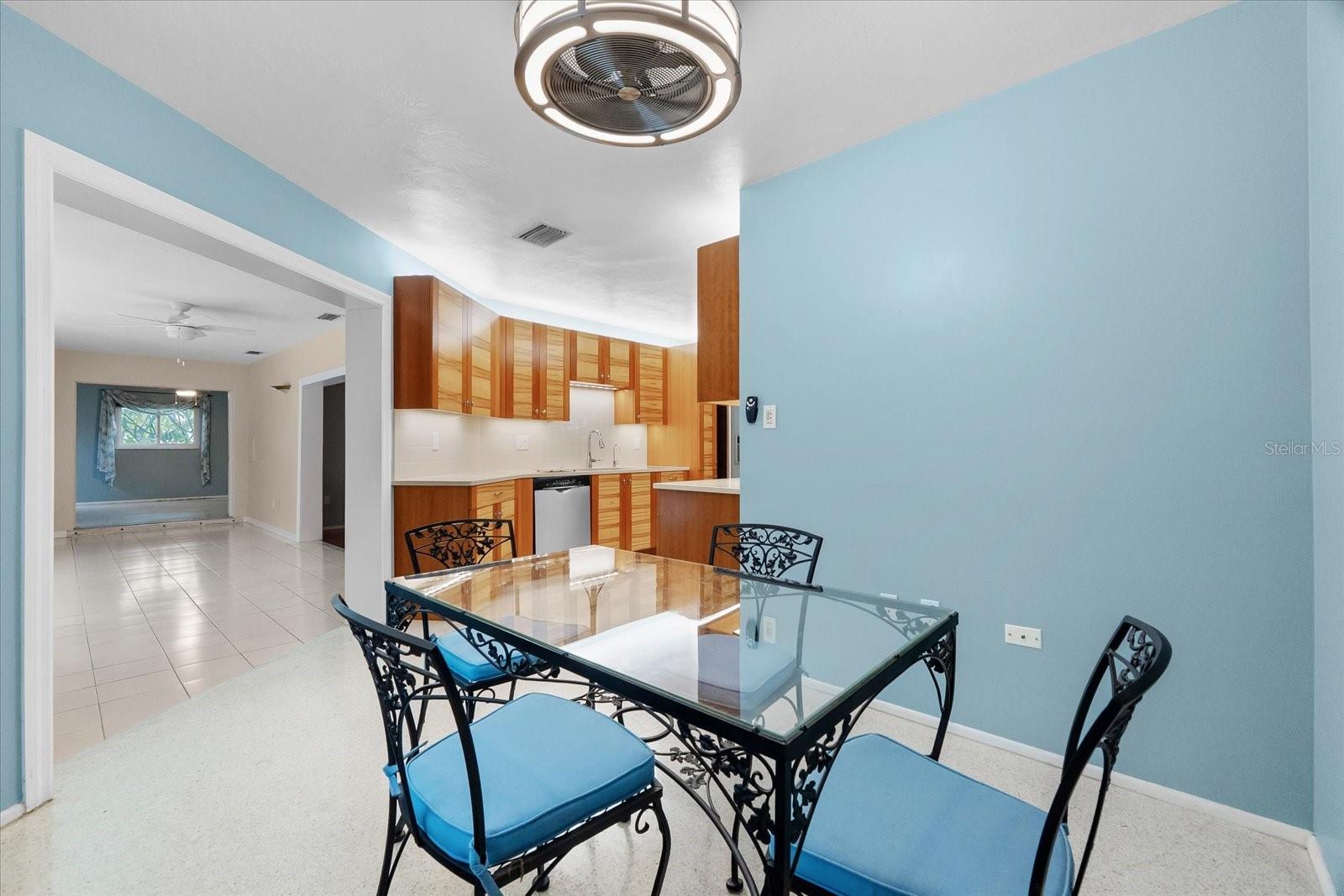 Image 12 of 94 For 2505 Croton Avenue