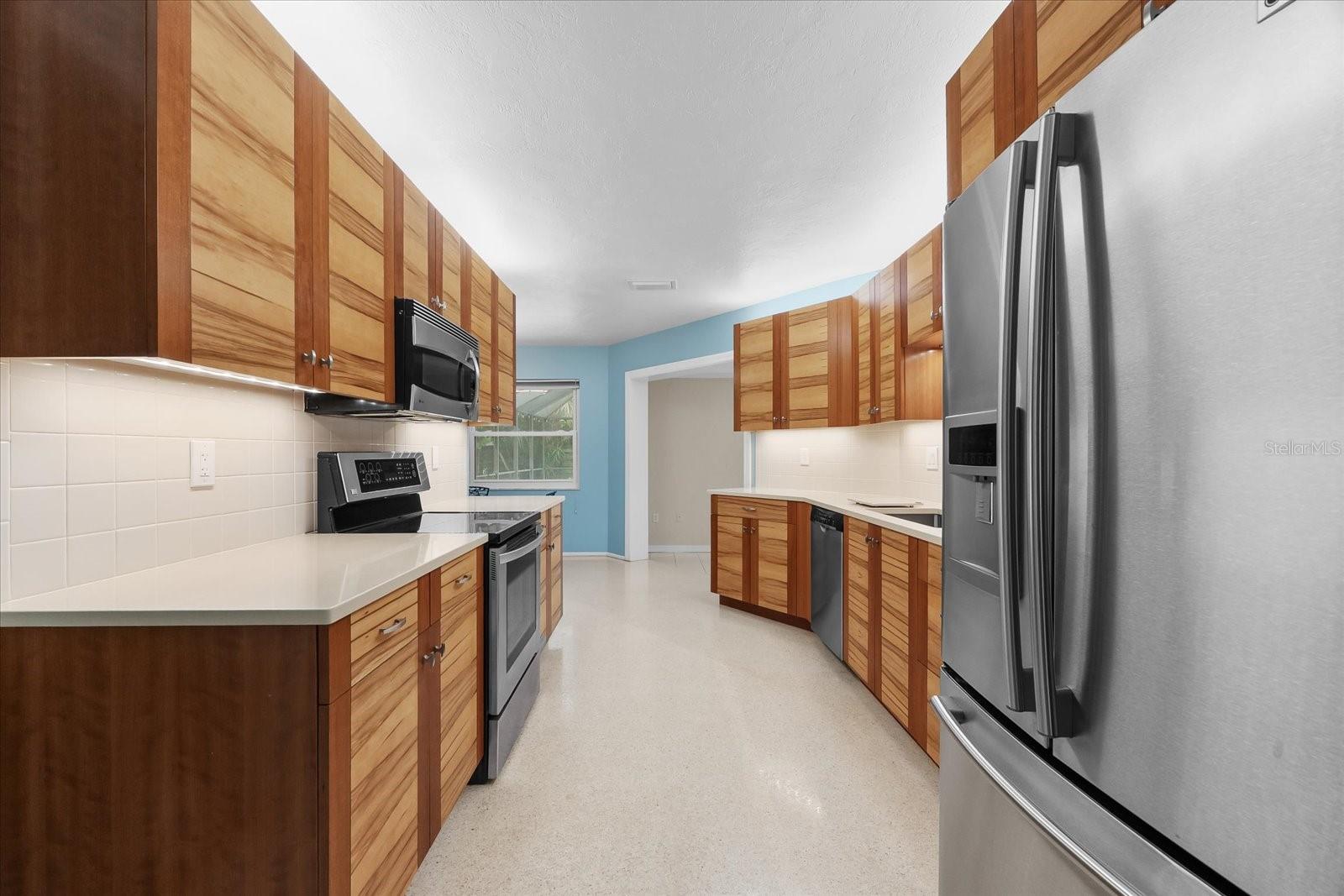 Image 13 of 94 For 2505 Croton Avenue
