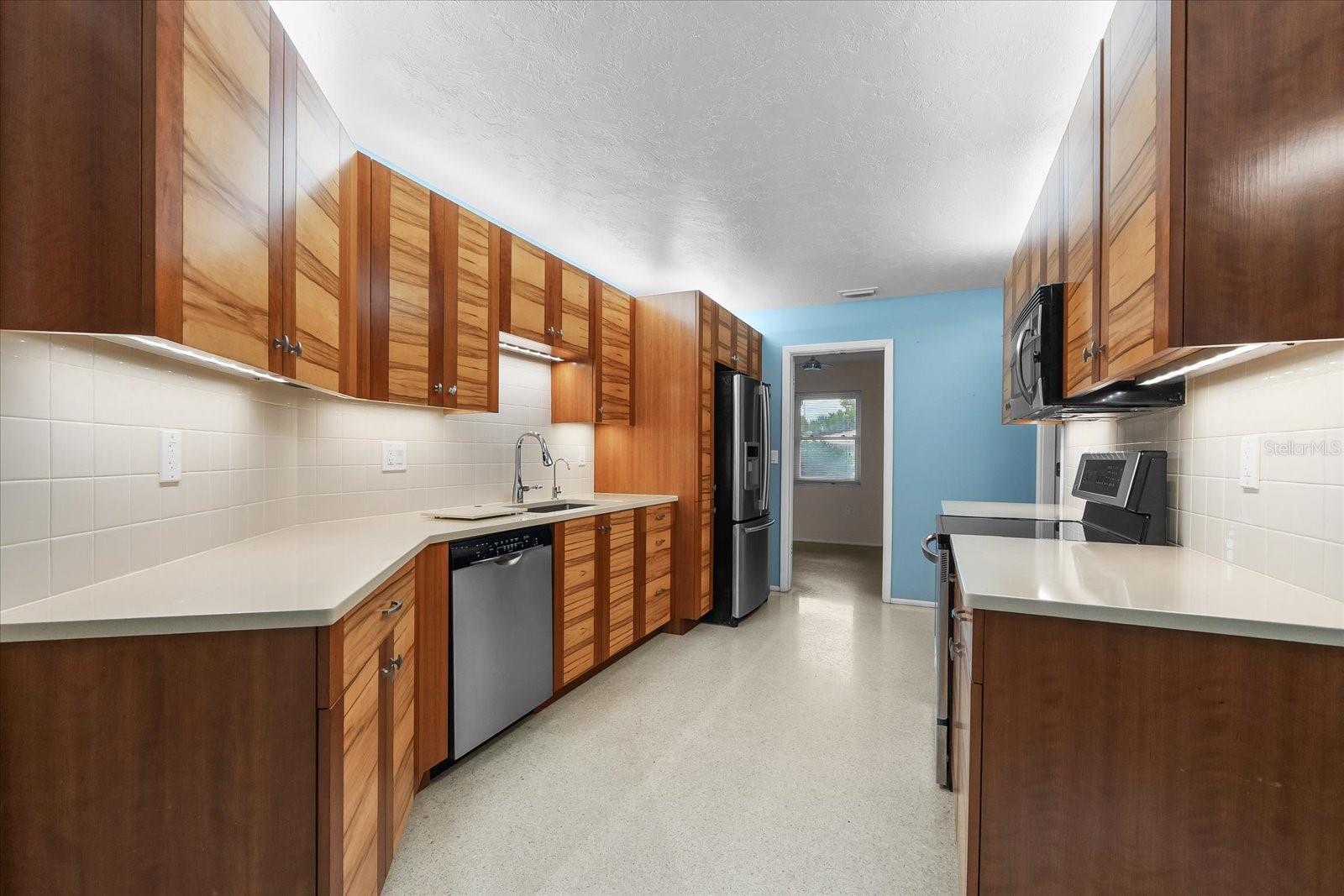 Image 15 of 94 For 2505 Croton Avenue