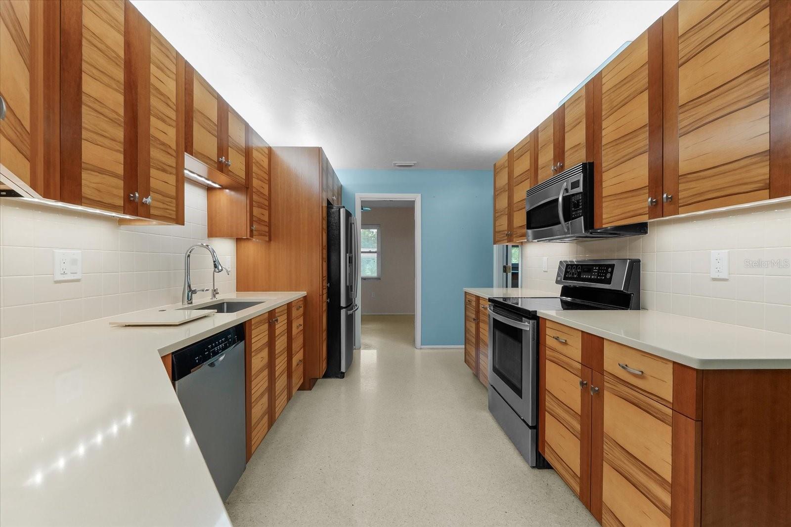 Image 16 of 94 For 2505 Croton Avenue