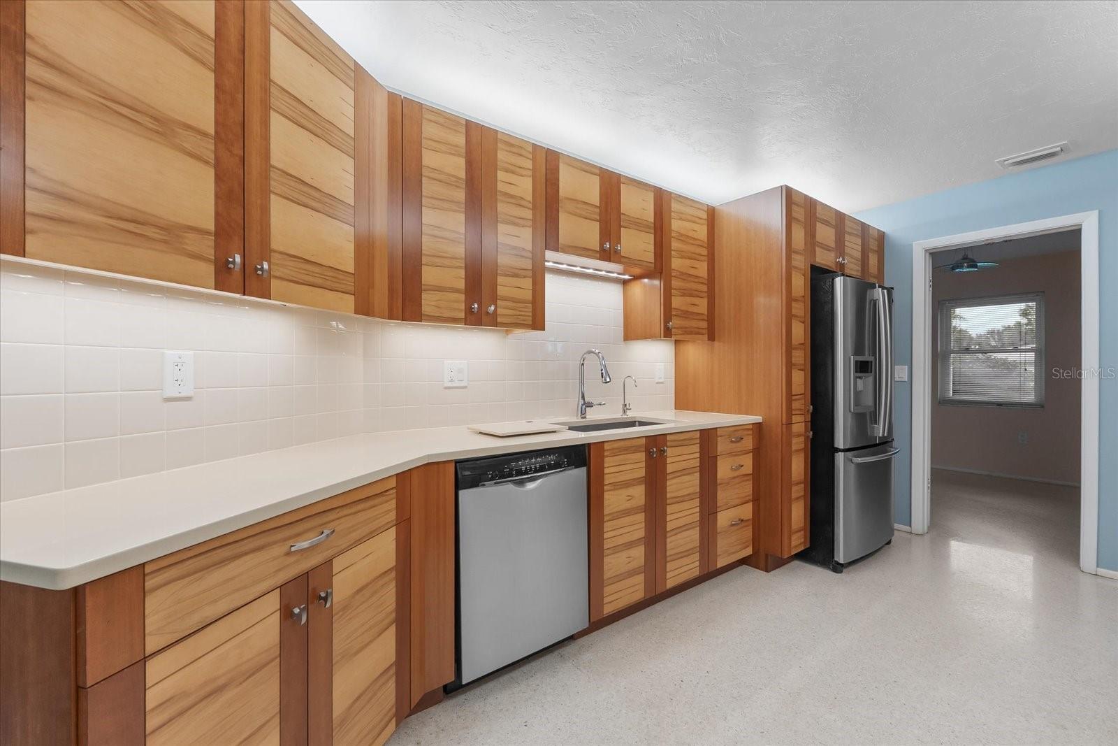 Image 17 of 94 For 2505 Croton Avenue