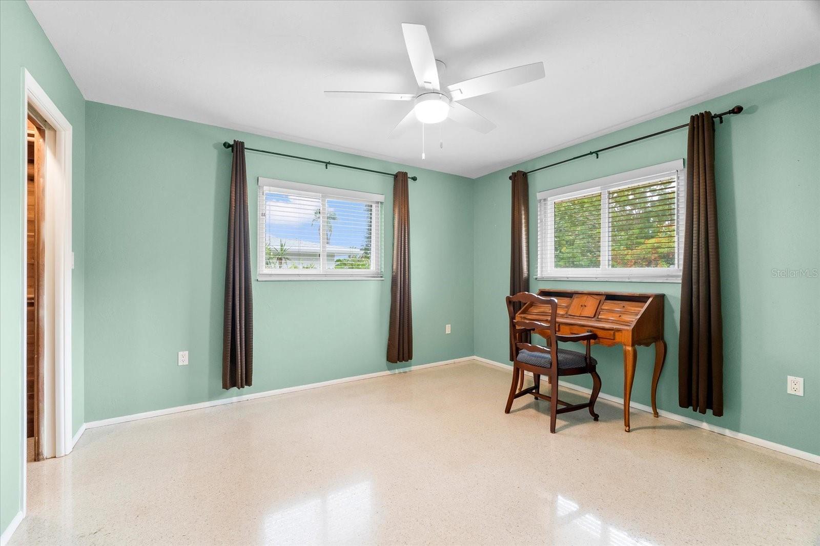 Image 25 of 94 For 2505 Croton Avenue