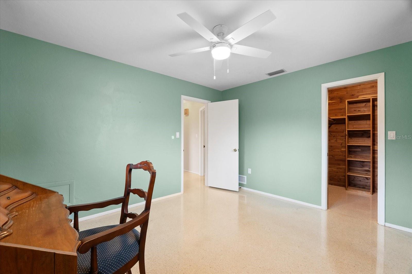 Image 27 of 94 For 2505 Croton Avenue