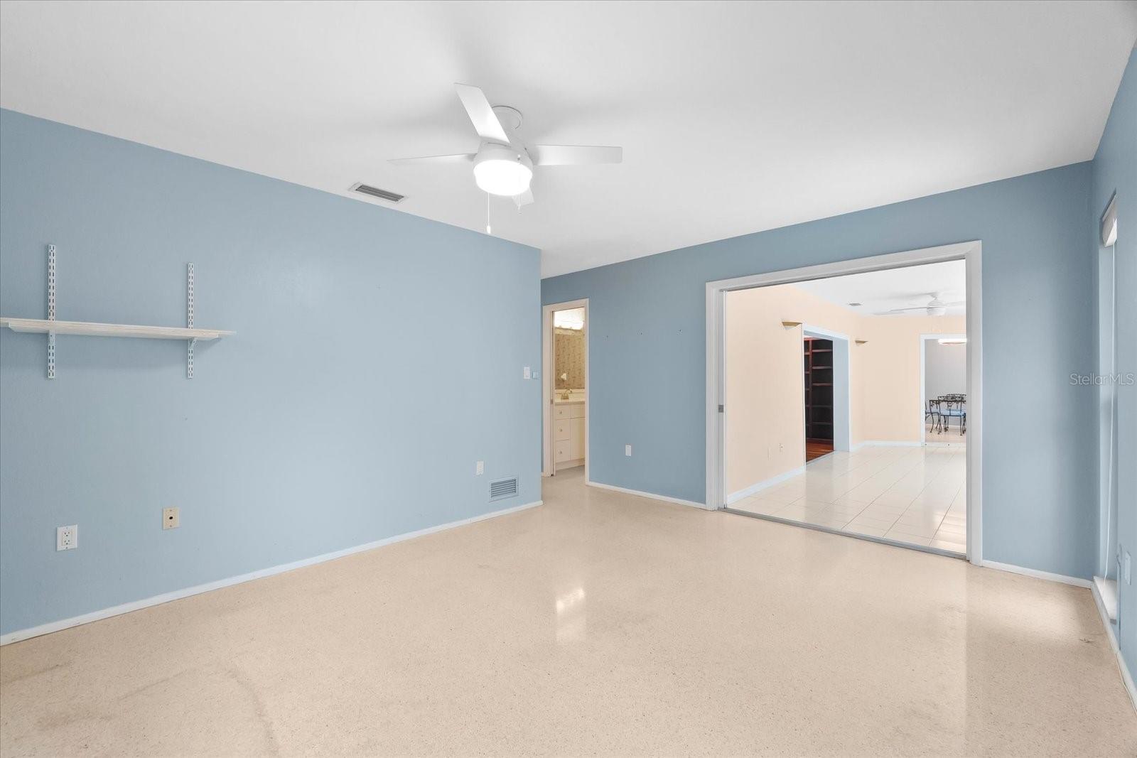 Image 29 of 94 For 2505 Croton Avenue