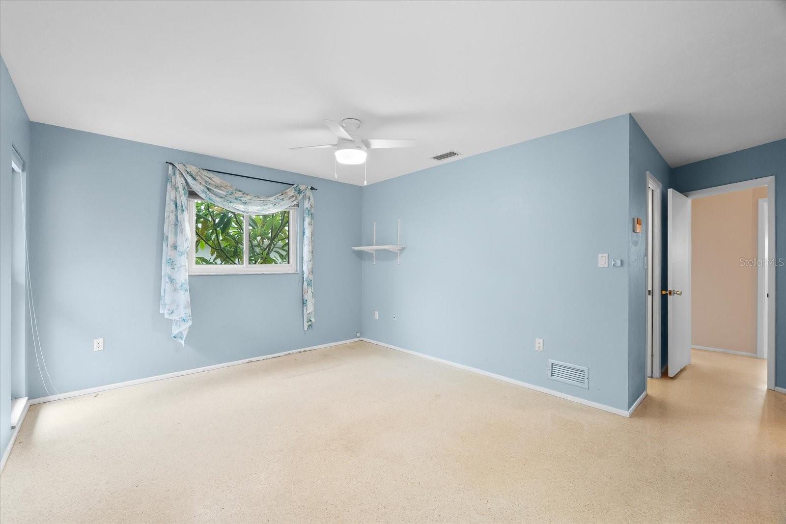 Image 31 of 94 For 2505 Croton Avenue